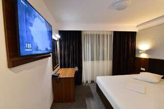 Отель Hotel Forum Плоешти Улучшенный двухместный номер с 1 кроватью-7