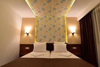 Отель Hotel Forum Плоешти Двухместный номер Делюкс с 2 отдельными кроватями-2